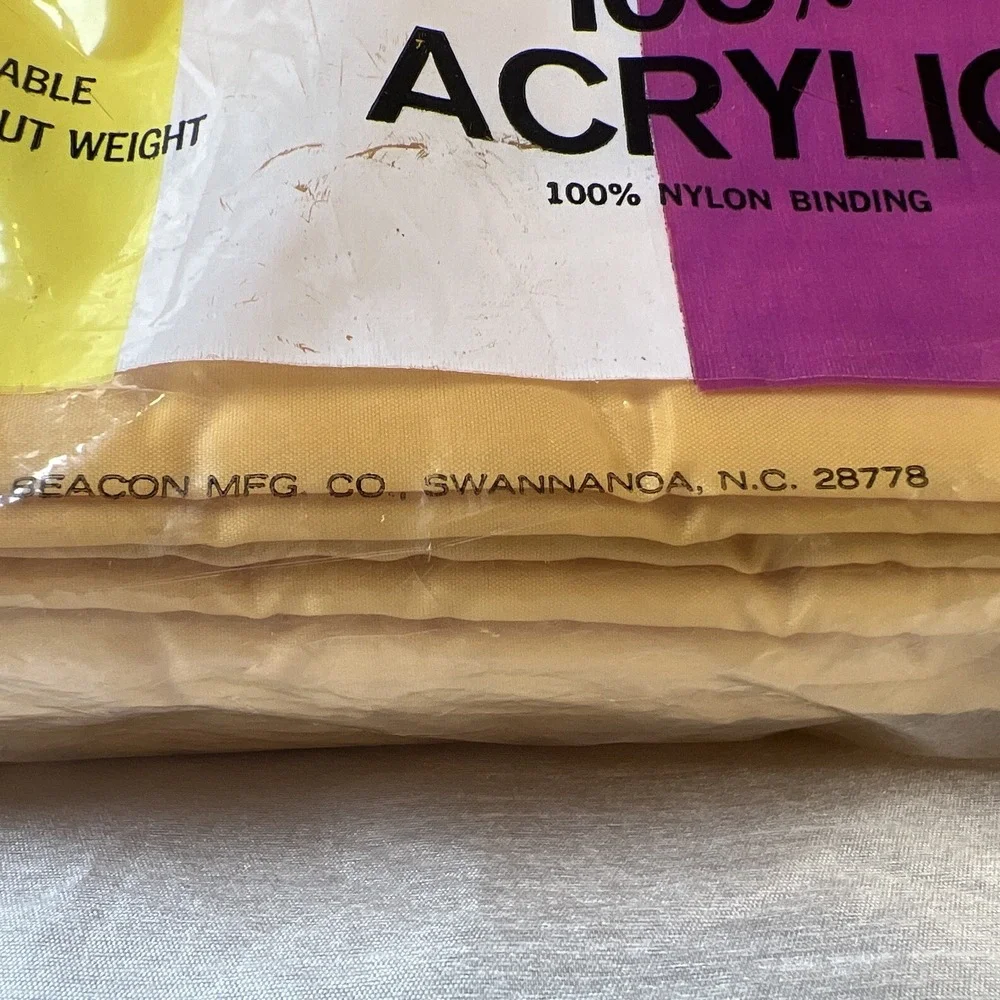 Vtg Beacon Fantasy Needlewoven Nylon Edge Yellow Acrylic Twin Full Blanket 90x72